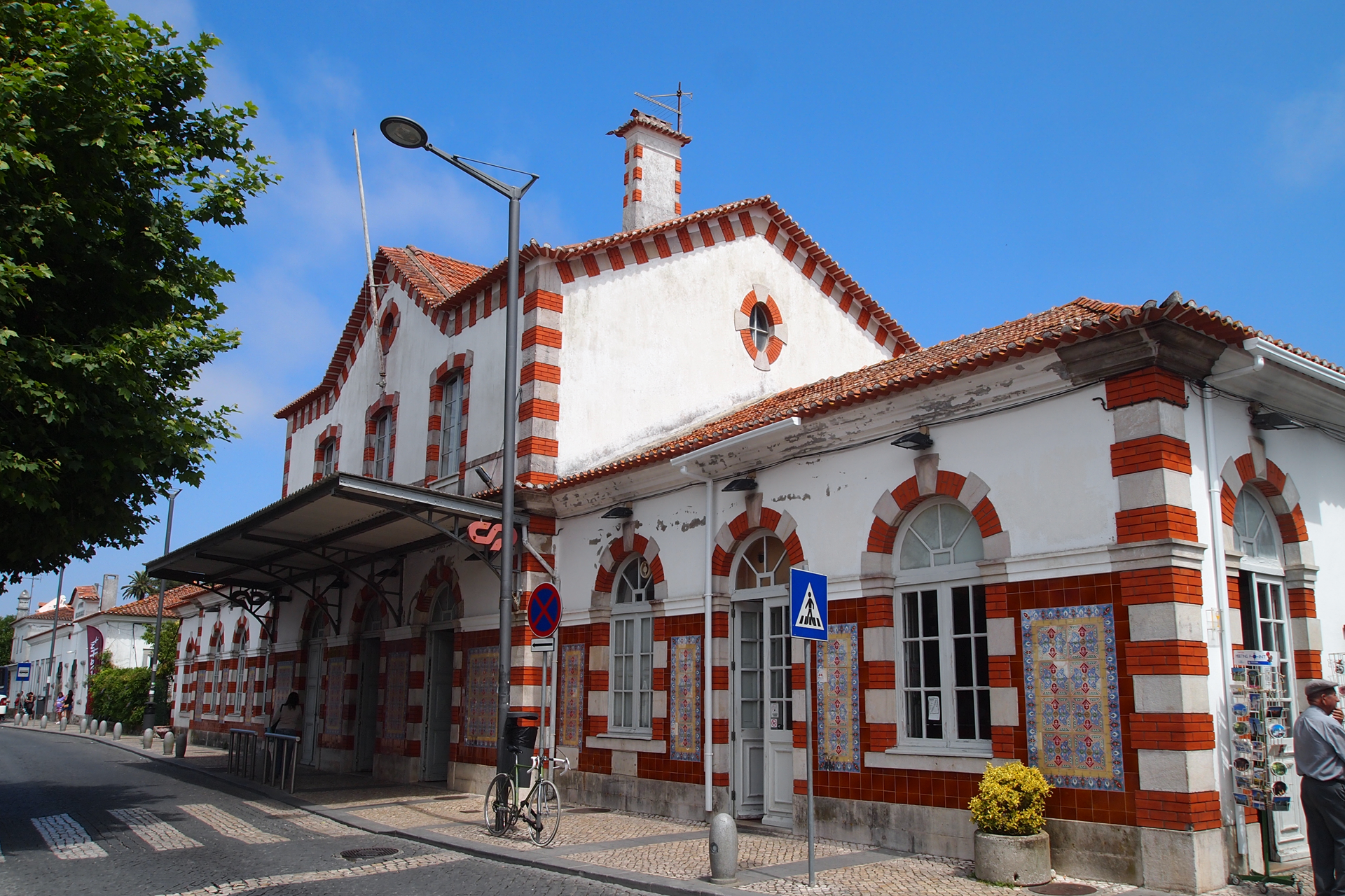 How to get to Pena Palace from Sintra railway station - Cómo llegar al Palacio da Pena desde la estación de Sintra - Como chegar ao Palácio da Pena a partir da Estação de Sintra - Wie kommt man vom Bahnhof Sintra zum Pena-Palast